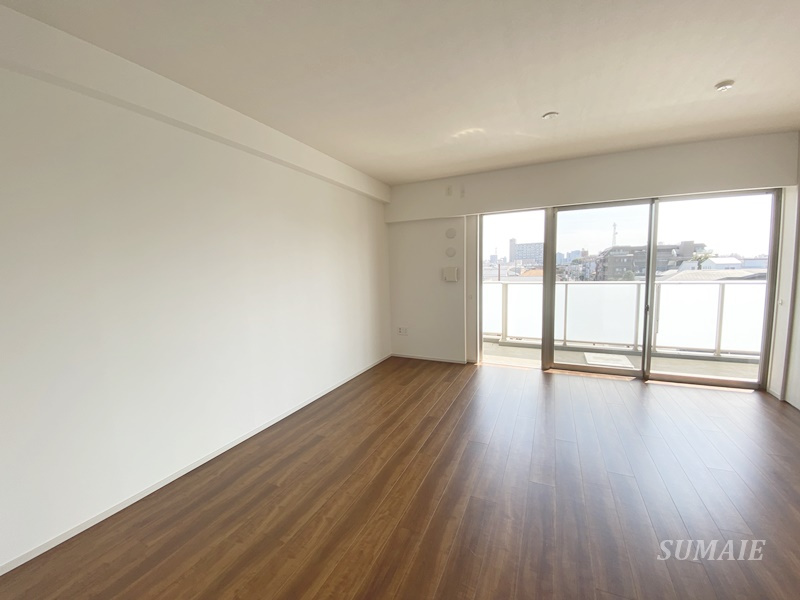 プレミスト浦和常盤SUITEの居間・リビング|広々リビング☆