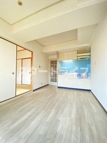 大阪市東淀川区下新庄６丁目の賃貸マンションの居間・リビング
