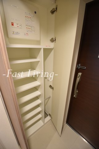 クロスレジデンス飯田橋の玄関