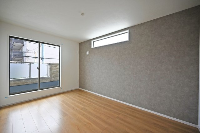 テラシエ荻野3丁目新築一戸建て│4LDK+駐車駐輪の洋室|主寝室にはアクセントクロスを配置し、採光も十分に考えた設計をしています。 アクセントクロスはそんなときの「発想」を手助けします。