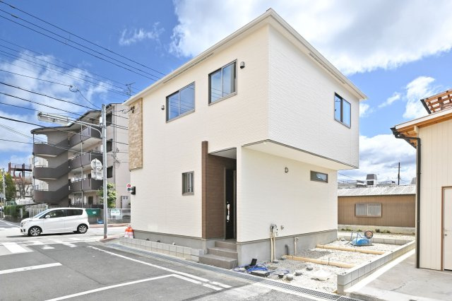 テラシエ荻野3丁目新築一戸建て│4LDK+駐車駐輪の外観|即日のご内覧が可能です。物件の詳細などお気軽にお問い合わせください。
