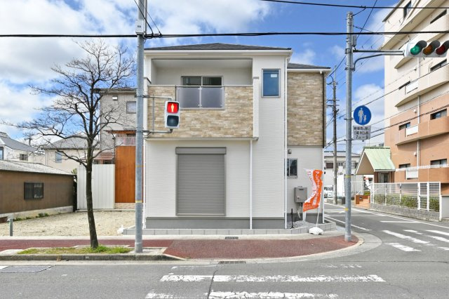 テラシエ荻野3丁目新築一戸建て│4LDK+駐車駐輪の外観|現地外観正面写真です。本分譲地はフラット35S利用可物件です。住宅ローンについてもご相談を承ります。お気軽にお尋ねください。