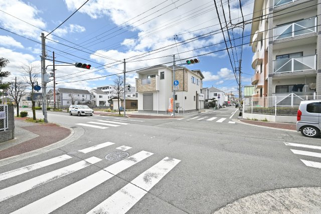テラシエ荻野3丁目新築一戸建て│4LDK+駐車駐輪の前面道路含む現地写真|小学校や幼稚園、スーパーまで徒歩10分圏内の子育て世代の方におススメの物件です。見学をご希望の方はお気軽にお問い合わせください。