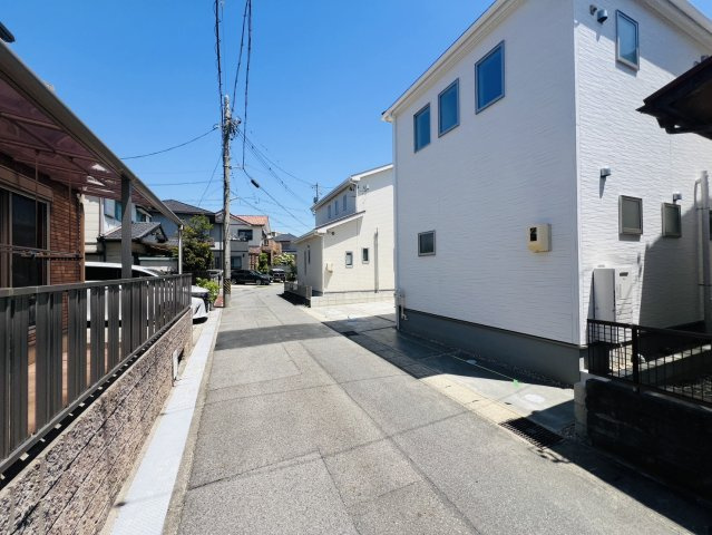 高浜市湯山町8丁目14-6『仲介手数料無料』新築一戸建て・建売の前面道路含む現地写真