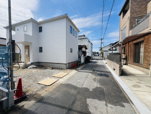 高浜市湯山町8丁目14-6『仲介手数料無料』新築戸建ての前面道路含む現地写真