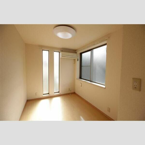 ピアチューレの居間・リビング