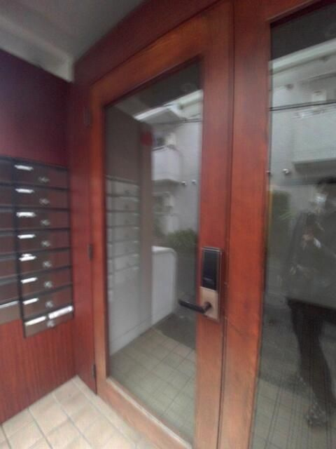 エルミ千駄木のエントランス