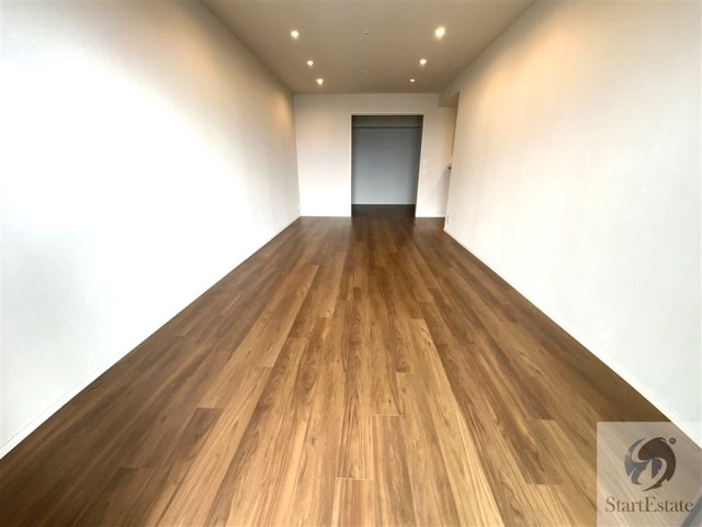 【居間・リビング】 | ザ・パークハウス中之島タワー | こちらのリビングで趣味の時間をお楽しみください