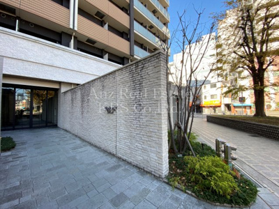 【エントランス】 | レジュールアッシュウエストレジス | レンガ調のオシャレで高級感のあるエントランス♪