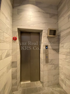 【その他共用部分】 | レジュールアッシュウエストレジス | エレベーターは防犯カメラが付いているので、安心です♪