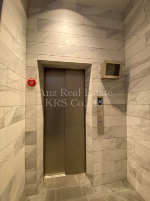 【その他共用部分】 | レジュールアッシュウエストレジス | エレベーターは防犯カメラが付いているので、安心です♪