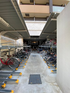 【その他】 | レジュールアッシュウエストレジス | 敷地内にある屋根付駐輪スペースです！