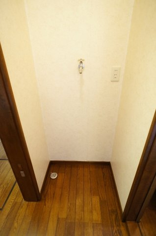 【設備】 | メゾン・ラ・リヴィエール | 室内洗濯機置場