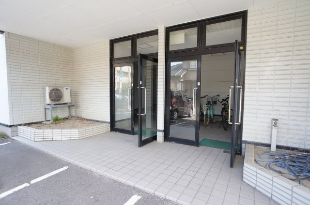 【エントランス】 | メゾン・ラ・リヴィエール