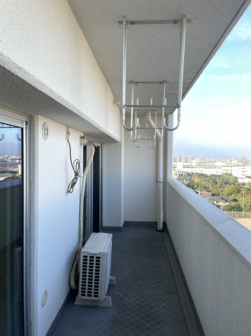 なぎさニュータウン1号棟のバルコニー