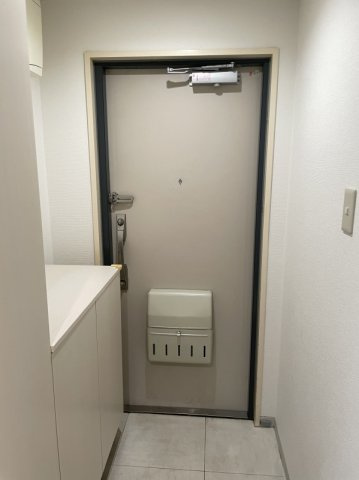 なぎさニュータウン1号棟の玄関