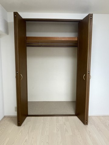 なぎさニュータウン1号棟の収納|洋室4.66帖クローゼット