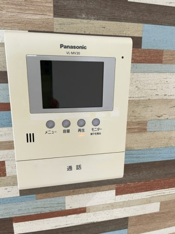 なぎさニュータウン1号棟のセキュリティ|モニター付きインターホン