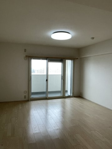 なぎさニュータウン1号棟の居間・リビング