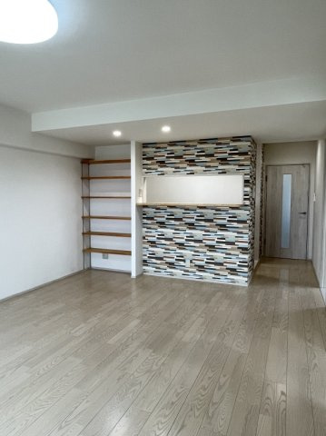 なぎさニュータウン1号棟の居間・リビング