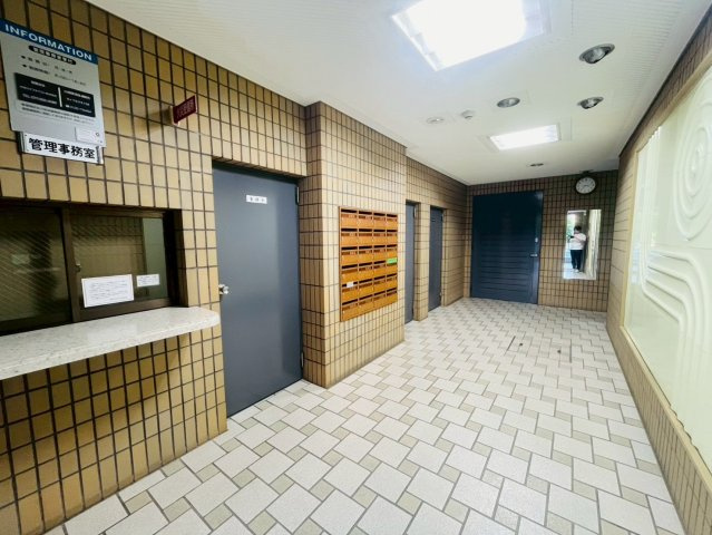 コスモ丹波橋の玄関