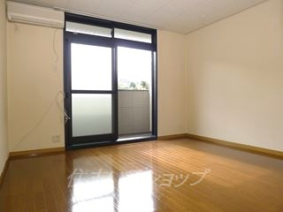 広島市安佐北区落合南２丁目のアパートの居間・リビング|エアコン付き