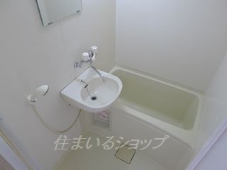 広島市安佐北区落合南２丁目のアパートの浴室