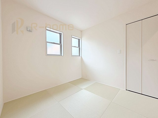 小美玉市納場第5　新築戸建て　1号棟の和室|フローリングより衝撃が少ない和室は、ご両親のお部屋やキッズスペース、客間としても活用頂けます。