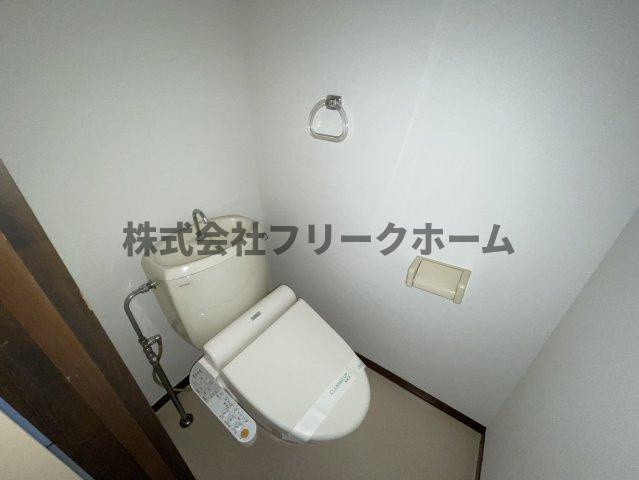 武蔵野市西久保３丁目の賃貸マンションのトイレ