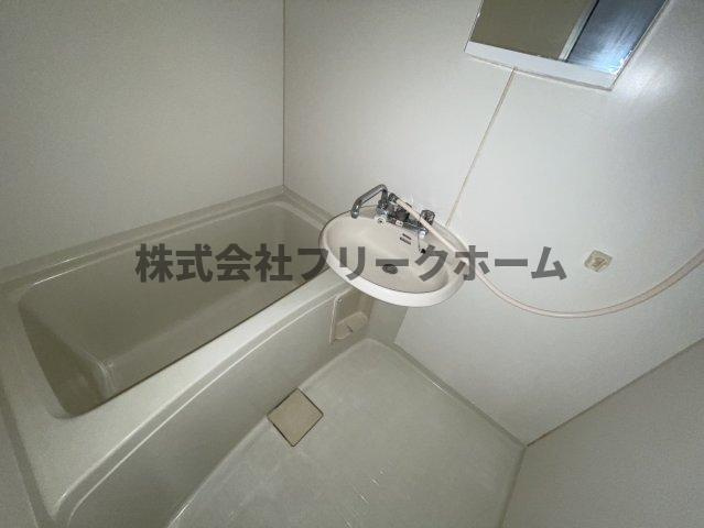 武蔵野市西久保３丁目の賃貸マンションの浴室