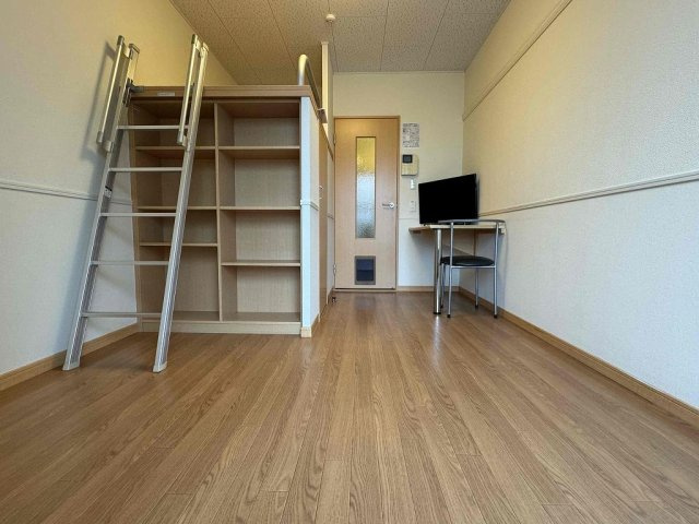 レオパレスダッファデル　タカオの居間・リビング|※同タイプ部屋の写真となります