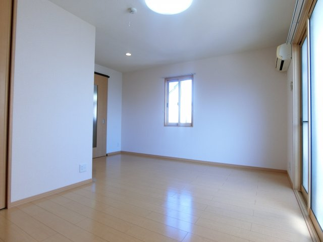 アウラ千里丘の洋室