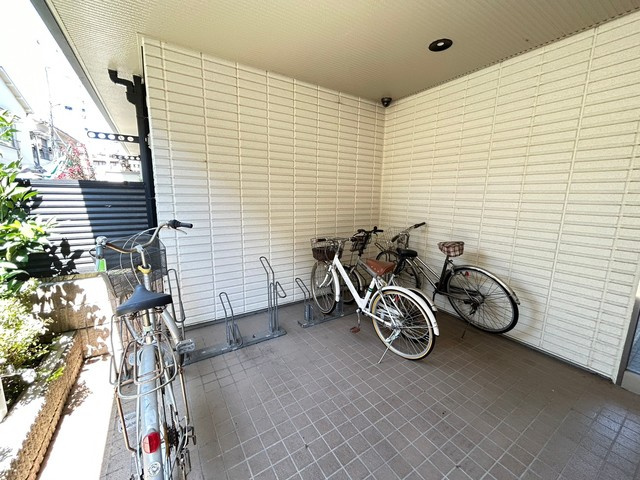 メゾン秋鹿のその他共用部分|★屋根付き駐輪場★