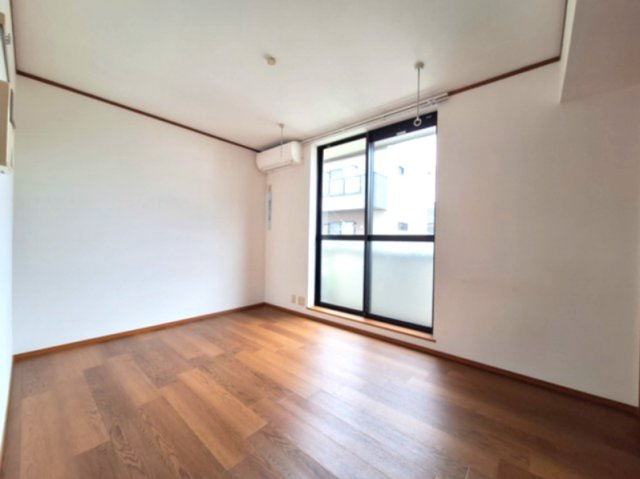 メゾン秋鹿の居間・リビング|★明るい洋室★