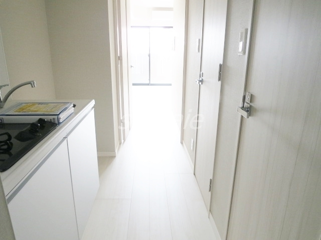 ＤＩＰＳ十条仲原ＷＥＳＴの居間・リビング|キッチン・廊下スペースです☆