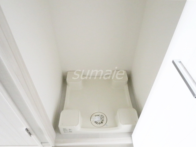 ＤＩＰＳ十条仲原ＷＥＳＴの設備|室内洗濯機置き場です。扉付きです！