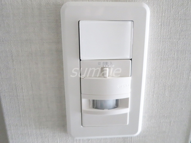 ＤＩＰＳ十条仲原ＷＥＳＴの設備|人感センサー付で、玄関が自動で灯りが付きます☆