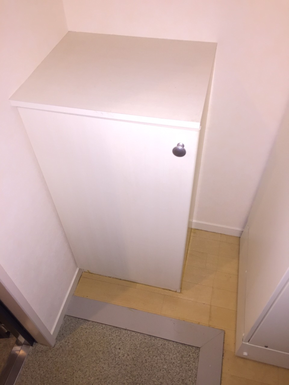 ドルフ新御徒町の玄関