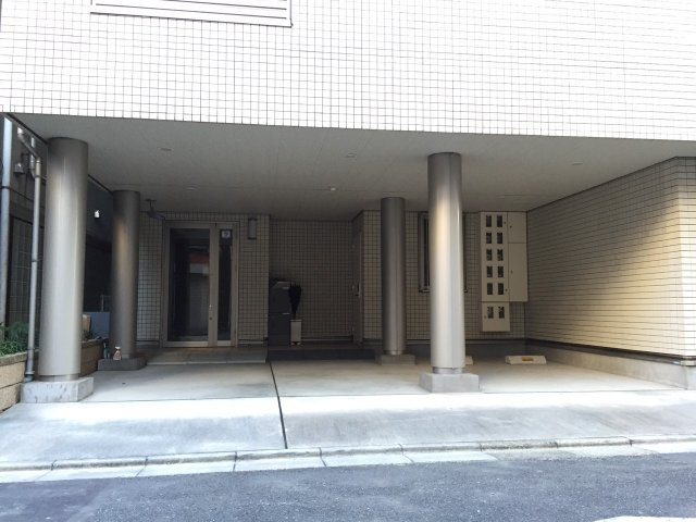 ドルフ新御徒町のエントランス