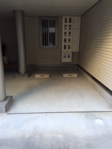 ドルフ新御徒町の駐車場