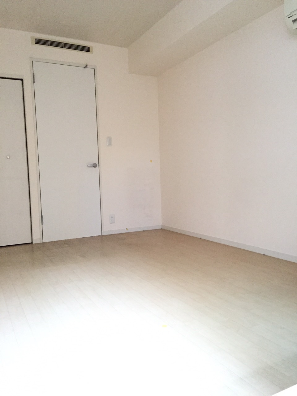 ドルフ新御徒町の居間・リビング