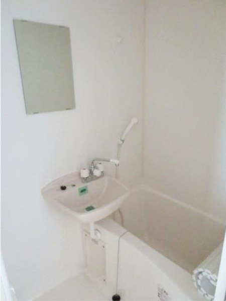 ドルフ新御徒町の浴室