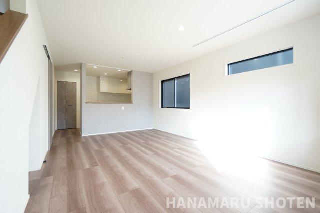 新築　千葉市緑区土気町の居間・リビング|＊当日ご案内可＊ご希望の物件まとめてご案内！弊社が掲載していない物件でもOK♪お気軽にご相談ください ♪お電話でのお問合わせがスムーズ♪