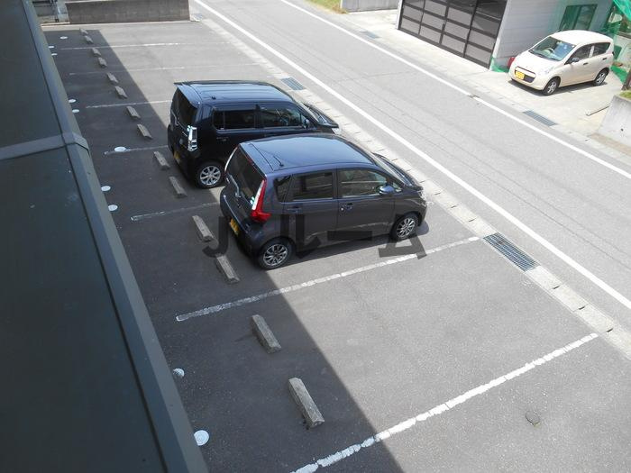 タウンコートながみねの駐車場