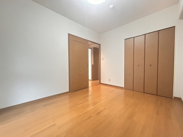 ろうきん鈴蘭台東コーポの洋室|※リフォーム前です。