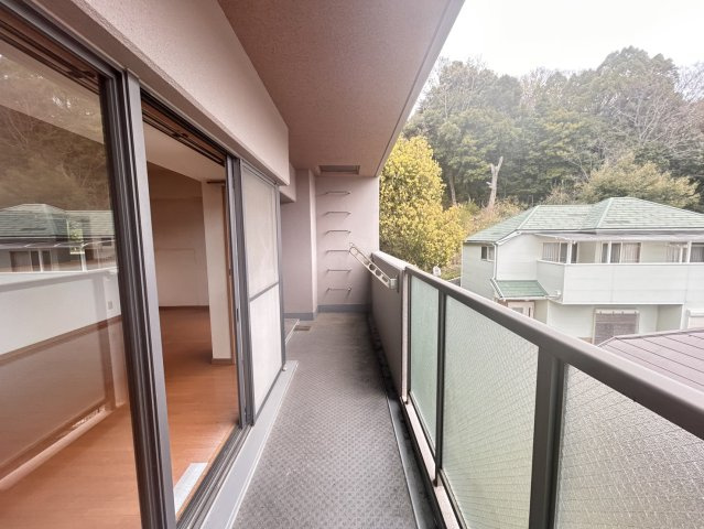 ろうきん鈴蘭台東コーポのバルコニー|※リフォーム前です。