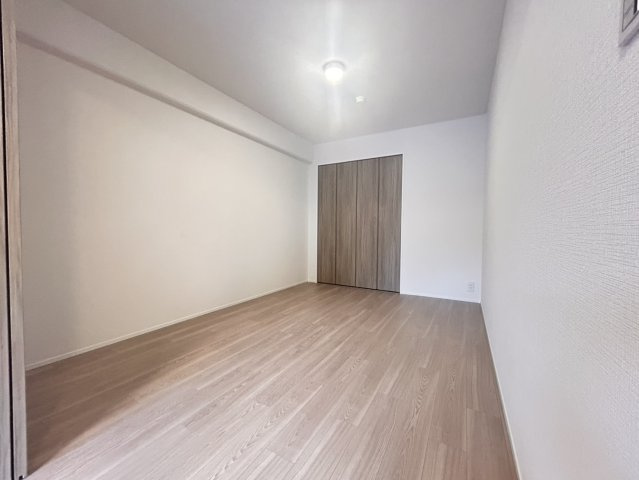 ろうきん鈴蘭台東コーポの洋室|※リフォーム前です。