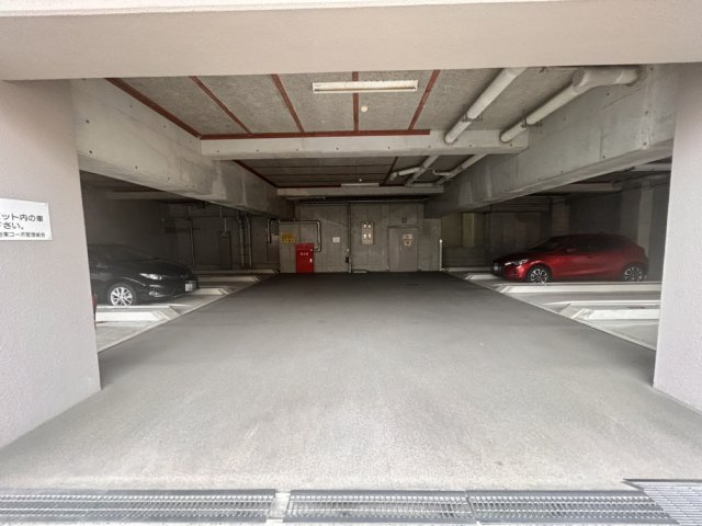 ろうきん鈴蘭台東コーポの駐車場