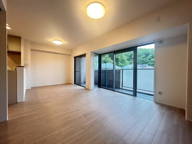 ろうきん鈴蘭台東コーポの居間・リビング