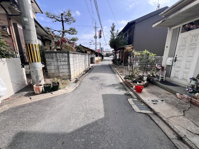 久世南垣内の前面道路含む現地写真|前面道路含む現地写真です